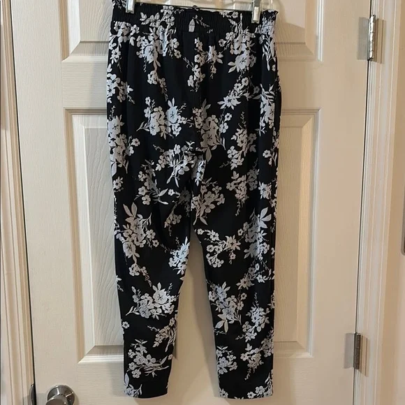 Soho Apparel (S) Floral Print Black Pants - Picture 2 of 4